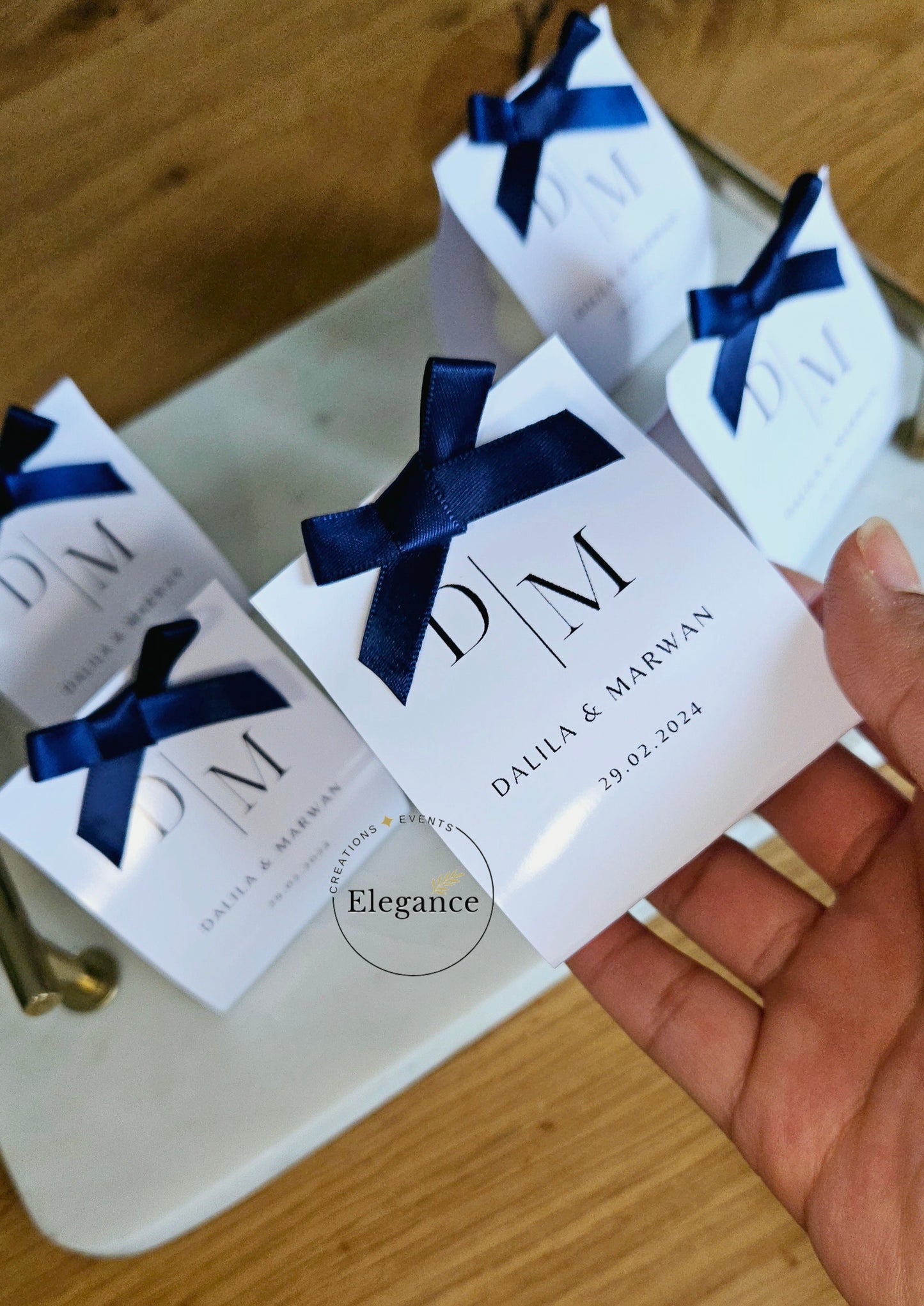Bougies bubble avec emballage personnalisé et ruban satin bleu foncé